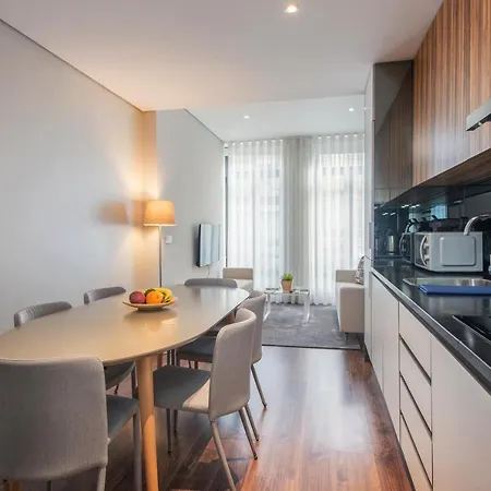 Live In - 68 Regras Apartman *
