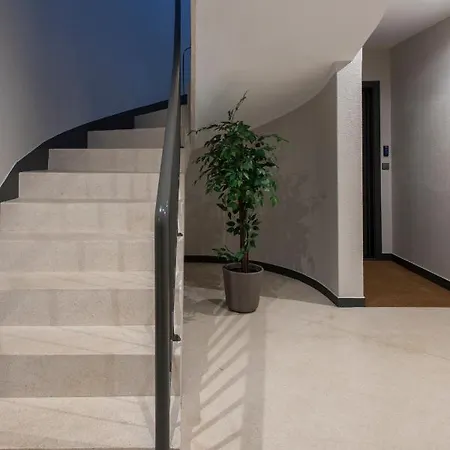 Live In - 68 Regras Apartament *