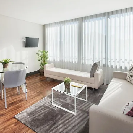 Live In - 68 Regras Apartament *